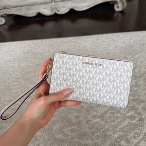 MICHAEL KORS - Jet Set Travel Signature Logo Smartphone Wallet - BRAND NEW